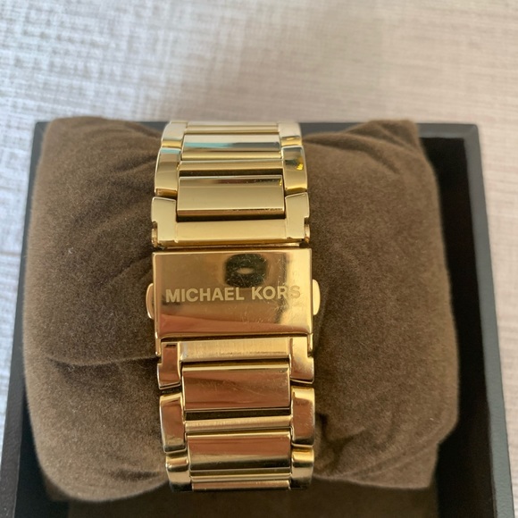 Michael Kors Watch - Picture 2 of 4